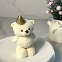 Фигурка из шоколадной глазури "Мишка в колпачке" 